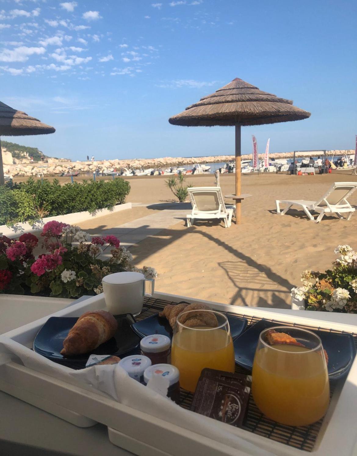 Marina Bay Beach Hotel Пескічі Екстер'єр фото