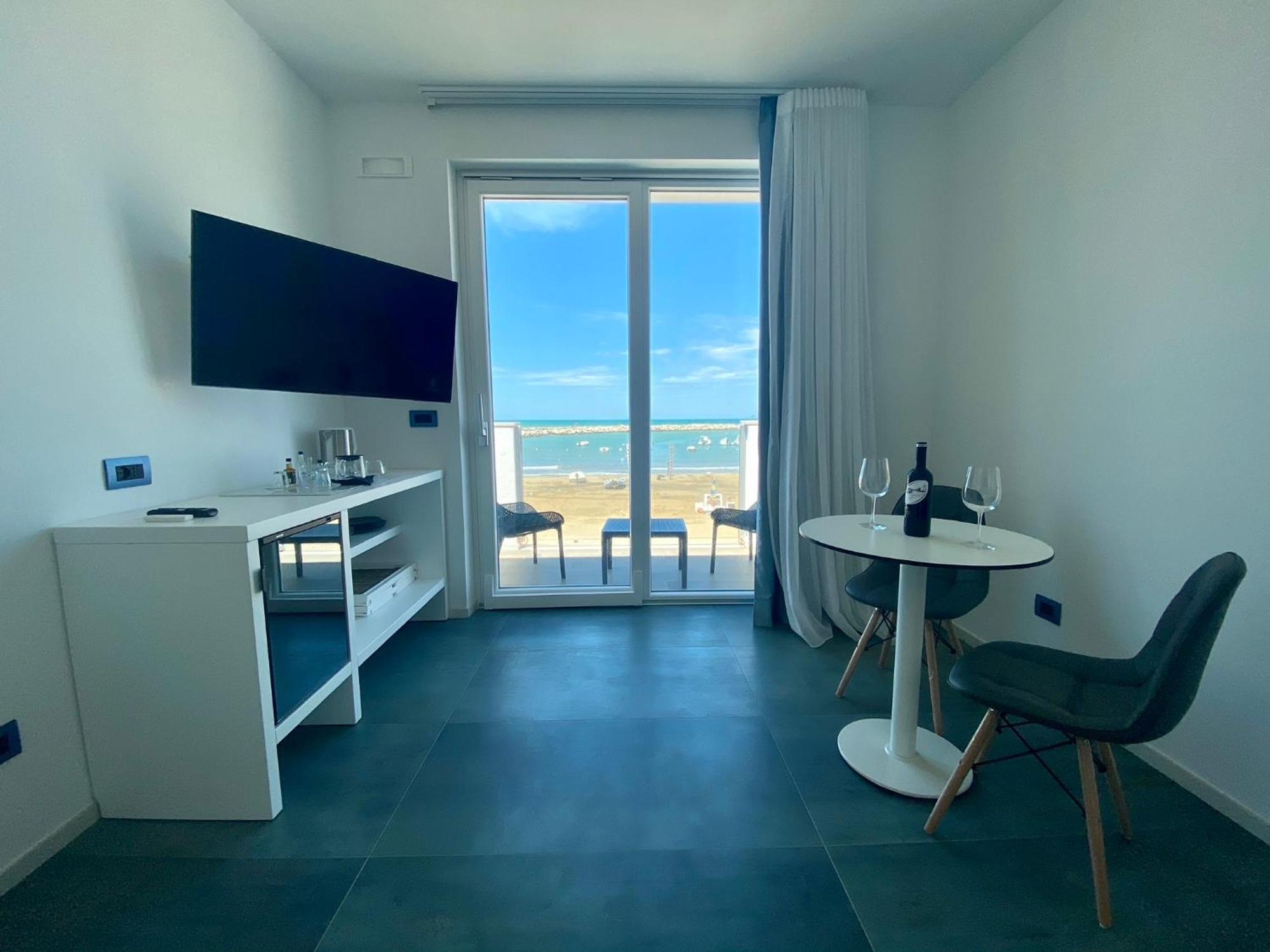 Marina Bay Beach Hotel Пескічі Екстер'єр фото