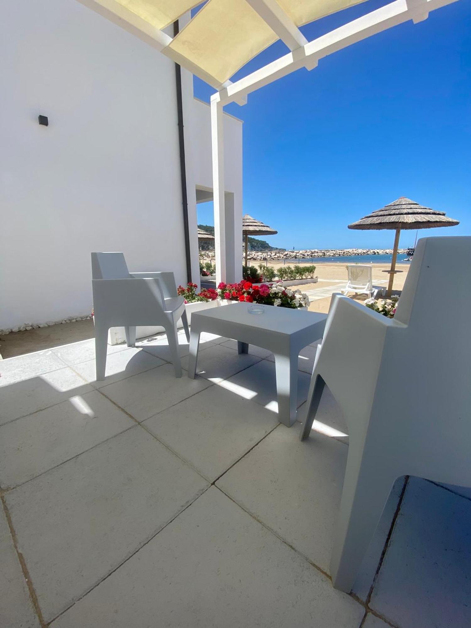 Marina Bay Beach Hotel Пескічі Екстер'єр фото