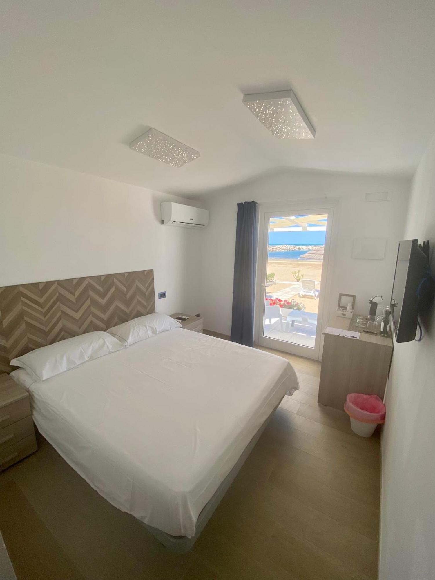 Marina Bay Beach Hotel Пескічі Екстер'єр фото