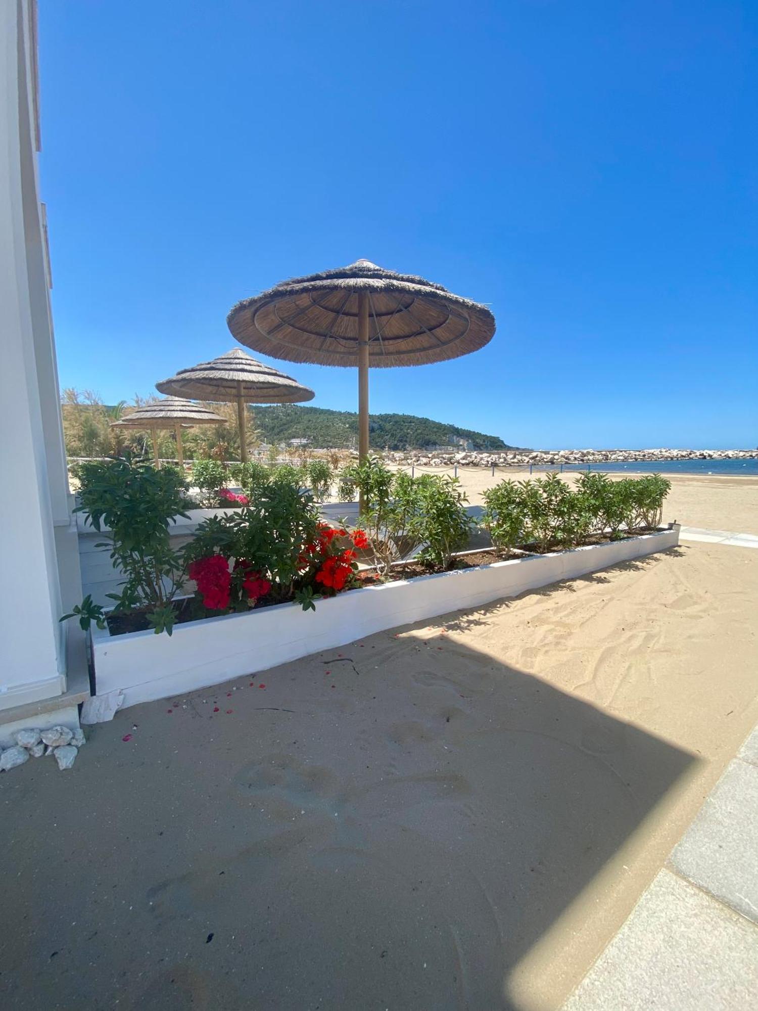 Marina Bay Beach Hotel Пескічі Екстер'єр фото